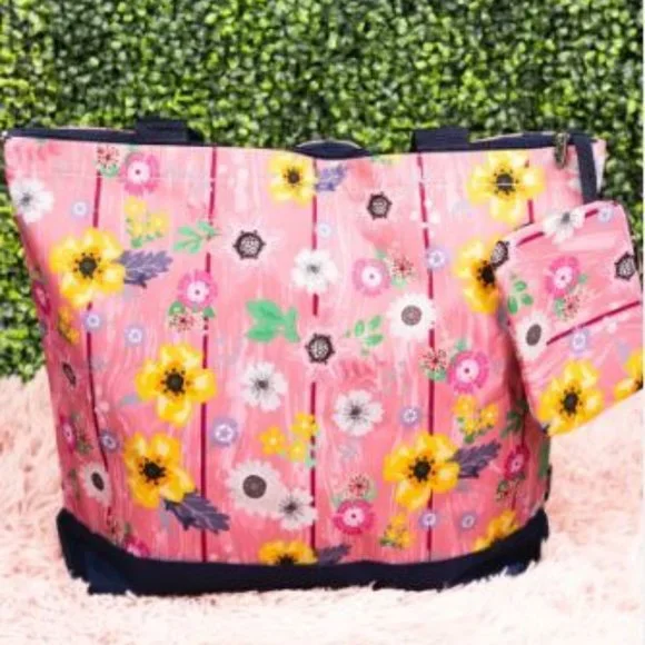 🟣 Buttercup Floral Pink Beach Tote Bag NWT - Picture 1 of 1